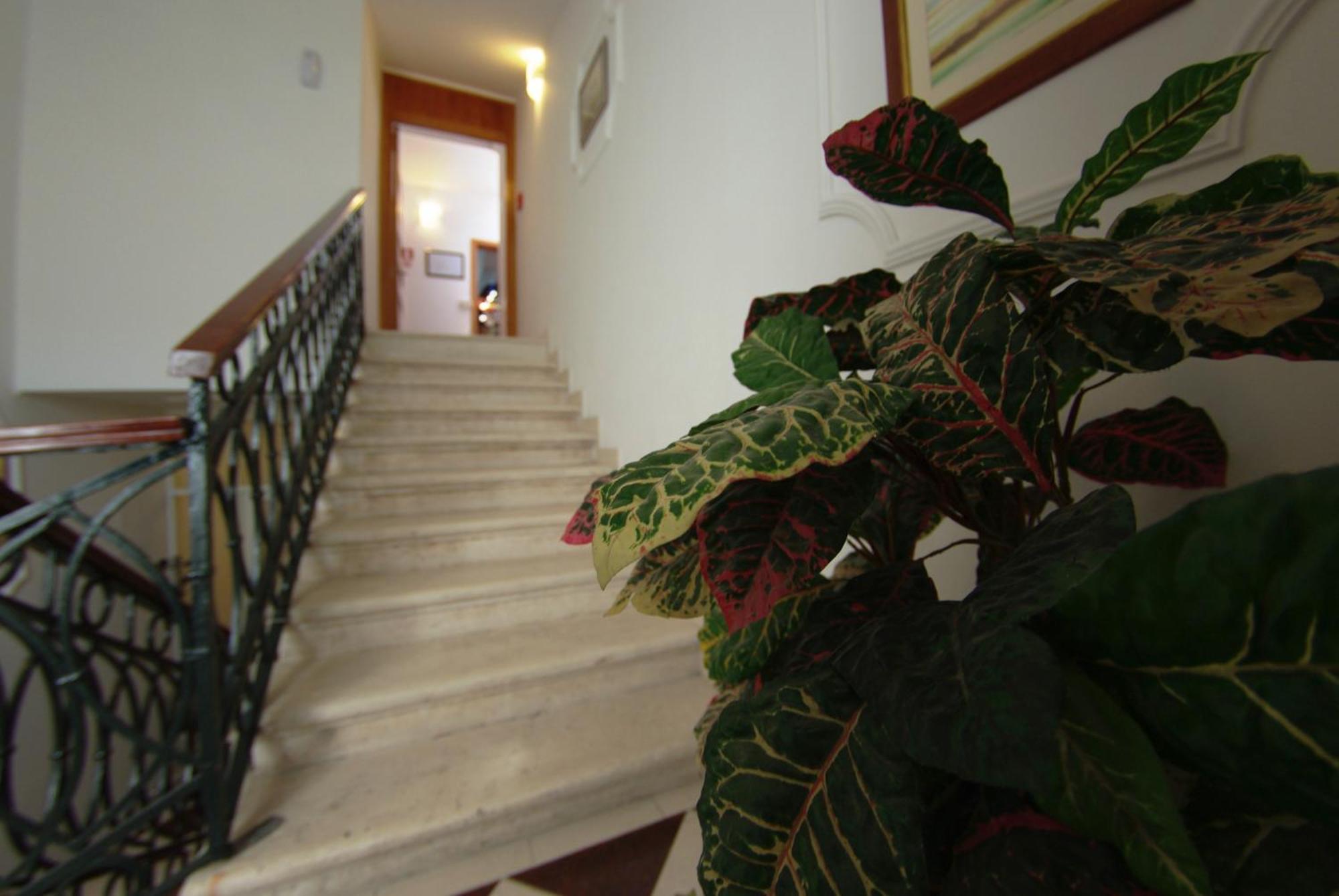 Hotel Vila Sikaa Trogir Bagian luar foto